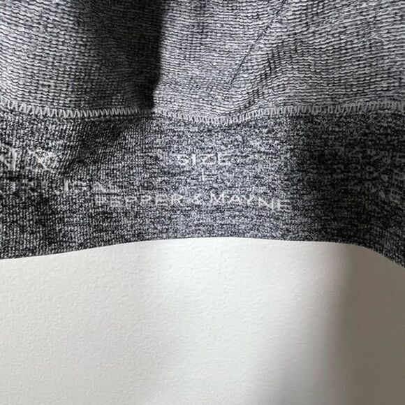 Pepper & Mayne London Women's Size Large Heather Gray Athletic Cut Out Top - Picture 5 of 9